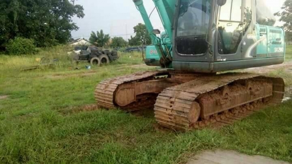 ขายรถแบคโฮ KOBELCO SK 200 YN-12 มี 2 คัน รถสวยพร้อมใช้ ราคา.1700000 สนใจรีบจองด่วน