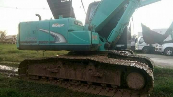 ขายรถแบคโฮ KOBELCO SK 200 YN-12 มี 2 คัน รถสวยพร้อมใช้ ราคา.1700000 สนใจรีบจองด่วน