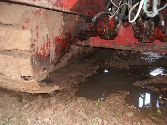 ขายรถเกี่ยวข้าวไทเส็ง อุ้ม 2.5 ตัน เครื่องยนต์อีซูซุ 210 แรงม้า ปั้มไดกิ๊นส์เบอร์ 23 ตัวเดิน 12 HT