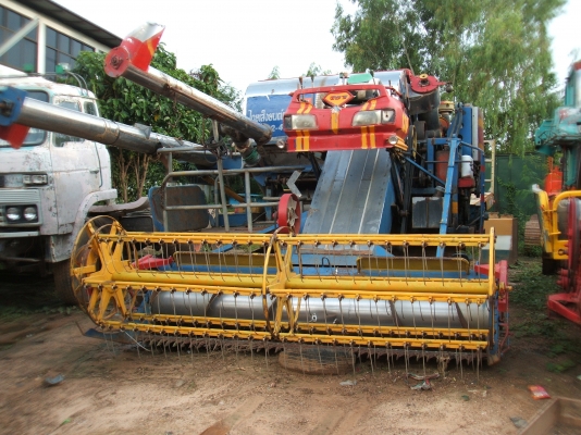 ขายรถเกี่ยวข้าวไทเส็ง อุ้ม 2.5 ตัน เครื่องยนต์อีซูซุ 210 แรงม้า ปั้มไดกิ๊นส์เบอร์ 23 ตัวเดิน 12 HT