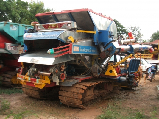 ขายรถเกี่ยวข้าวไทเส็ง อุ้ม 2.5 ตัน เครื่องยนต์อีซูซุ 210 แรงม้า ปั้มไดกิ๊นส์เบอร์ 23 ตัวเดิน 12 HT