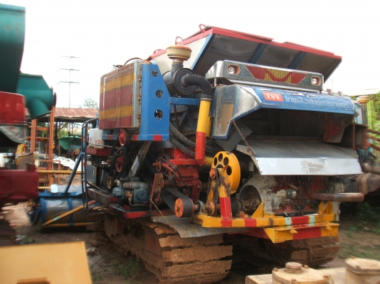 ขายรถเกี่ยวข้าวไทเส็ง อุ้ม 2.5 ตัน เครื่องยนต์อีซูซุ 210 แรงม้า ปั้มไดกิ๊นส์เบอร์ 23 ตัวเดิน 12 HT