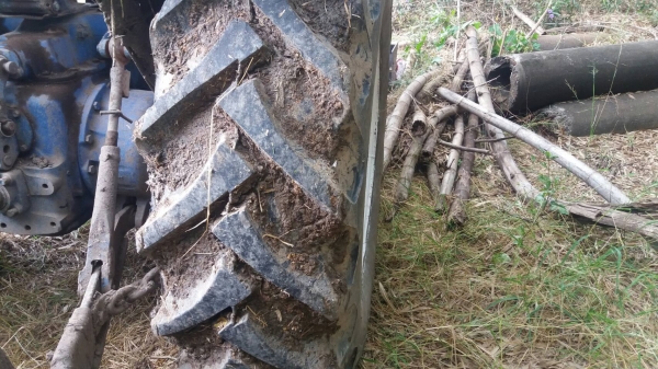 ขายด่วน รถไถFROD 6610 เสื้อลาย ไอดีโต ยางสวย เครื่องดี ปั้มแดงปั้มขาวดี อุปกรณ์ไม่มีตก อุปกรณ์ มีเท่าติดรถ รถพร้อมใช้งานเลยครับ เอกสารสัญญาซื้อขาย