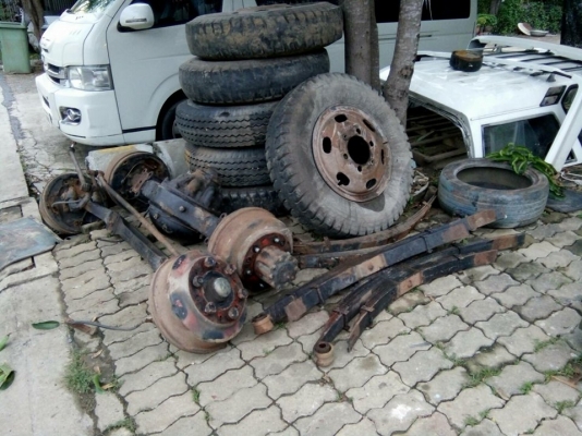 ขายคานหน้า เพลาหลังพร้อมเต้าเเหนบทั้งชุด กะทะล้อหร้อมยาง มิซูบิชิ FK11