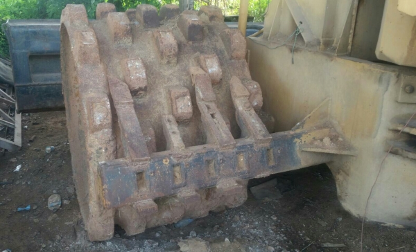 รถแทรกเตอร์**4ล้อหนาม** CATERPILLER 816 มีทะเบียน