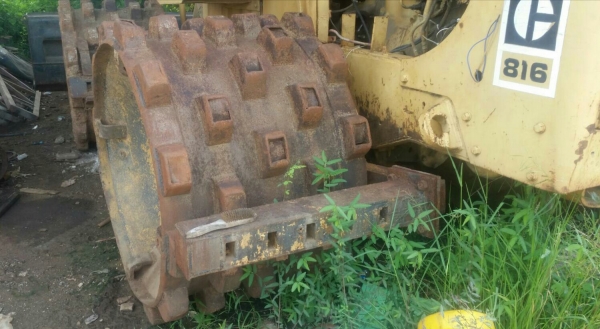 รถแทรกเตอร์**4ล้อหนาม** CATERPILLER 816 มีทะเบียน