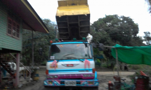 ฝากขาย10ล้อ2เพลาเครื่องEM100พร้อมใช้ราคา600000ต่อรอง