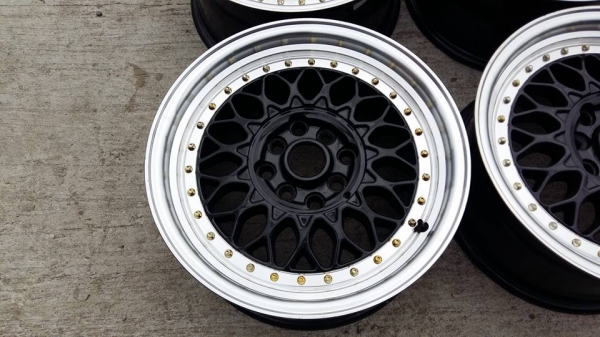 ขายล้อแม็กมือ2 bbs 15" สนใจติดต่อ ตาเล็ก ล้อและยางครับ 081-3747940