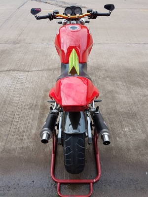 ขายคับ DUCATI M400 ปี2001 พึงเก็บงานสีมาใหม่ ท่อคู่แต่ง แฮนด์แต่ง บังโคลนหน้าหลังเคฟล่า กระจกปลายแฮนด์ ครอบท้าย อินวอยส์ สรรพสามิตร ราคา 85000 บาท ส่งได้ทั่วไทยคับ สนใจติดต่อ 081-0578282 FACEBOOK ชาญณรงค์ ป๊อป ชัยอมฤต ไอดีไลน์ POPBIGBIKESAKON คับ สนใจรถสว