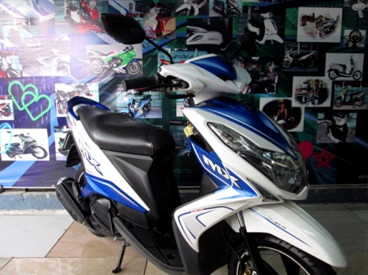 MIO 125 i สีขาวนํ้าเงิน ลาย MX ตัวท็อป ล้อแมกซ์ขอบขาวแท้ตรงรุ่น ลายใหม่ล่าสุดโฉมปัจจุบัญ แถม 4 รายกา