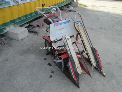 มองหา รถเกี่ยวข้าวเดินตาม รหัสสินค้า : 80904370 ยี่ห้อ : MITSUBISHI รุ่น : MB550