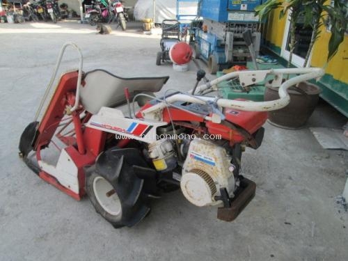 มองหา รถเกี่ยวข้าวเดินตาม รหัสสินค้า : 80904370 ยี่ห้อ : MITSUBISHI รุ่น : MB550