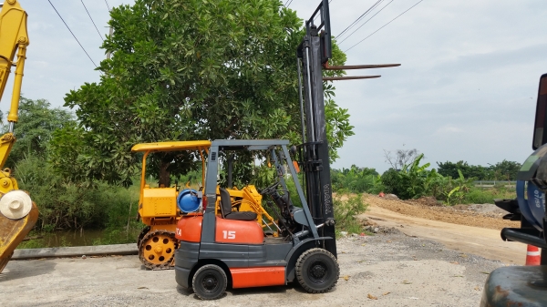 ขายด่วนรถยก TOYOTA 6FG15ยก1.5ตันเสาสูง3เมตรยางตันหน้าหลังรถนอกนำเข้ายังไม่เคยใช้งานในเมืองไทยเลย=รุ่นใหม่ขายถูกๆๆ