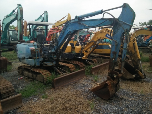 ขายรถขุด KOMATSU PC35R ตามสภาพครับ รถใช้งานได้ปกติทุกระบบ ราคาแสนถูก