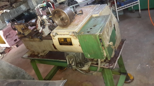 เครื่องกลึง 4 ฟุต ไต้หวัน 2 เพลา สภาพใช้งาน 0814583376 เอก ปทุมครับ