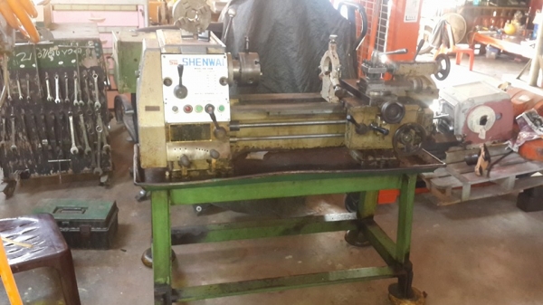 เครื่องกลึง 4 ฟุต ไต้หวัน 2 เพลา สภาพใช้งาน 0814583376 เอก ปทุมครับ