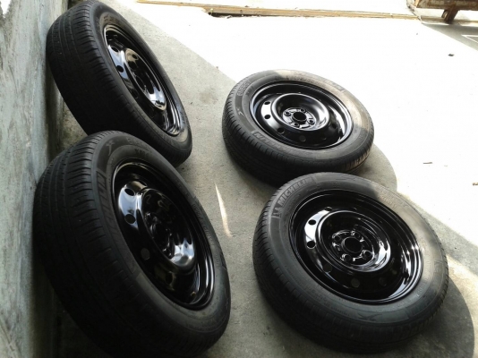 ล้อกะทะขอบ15นิ้ว4รู100 พร้อมยาง ชุดนี้ ราคา 1900 บาท