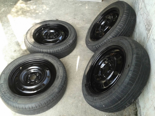 ล้อกะทะขอบ15นิ้ว4รู100 พร้อมยาง ชุดนี้ ราคา 1900 บาท