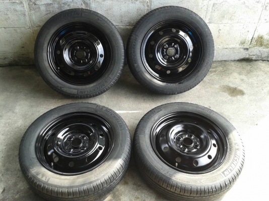 ล้อกะทะขอบ15นิ้ว4รู100 พร้อมยาง ชุดนี้ ราคา 1900 บาท