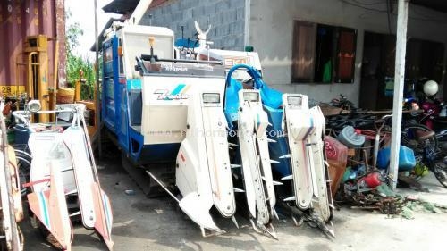 มองหารถมือสองนำเข้าจากญี่ปุ่น รถเกี่ยวข้าวนั่งขับ รหัสสินค้า : 80904344 ยี่ห้อ : ISEKI รุ่น : HL255G-AWD มองหารถมือสองนำเข้าจากญี่ปุ่น รถเกี่ยวข้าวนั่งขับ รหัสสินค้า : 80904344 ยี่ห้อ : ISEKI รุ่น : HL255G-AWD