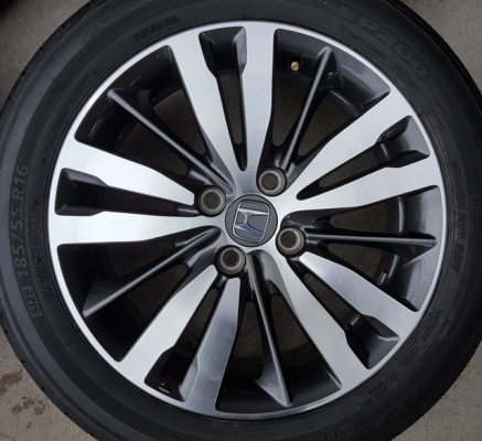 ขายล้อ HONDA JAZZ GK 16 ยางปี14  4ล้อ