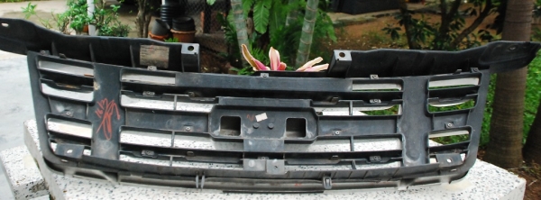 กระจังหน้า dmax แท้ถอด