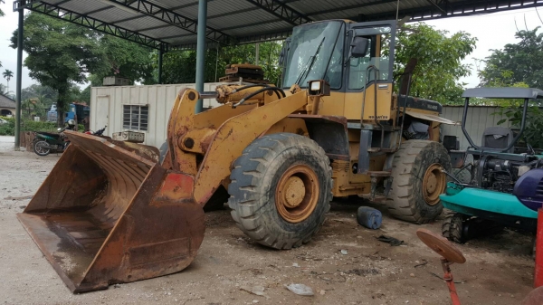 ขออนุญาตขายรถตักwa400-3เอกสารอินวอยพร้อมใช้งานราคา1350000บาทสนใจติดต่อช่างดำ085224877-0988930465ครับผม