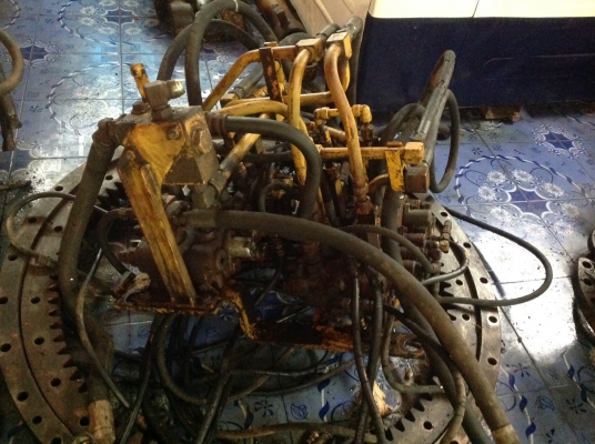 ขายอาหลั่ยแบคโค KOMATSU 100-5 หลายรายการ ตามรูปสวยทุกชิ้น ขายอาหลั่ยแบคโค KOMATSU 100-5 หลายรายการ ตามรูปสวยทุกชิ้น