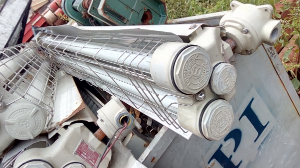 โครมไฟ Bosston โครมไฟ Bosston