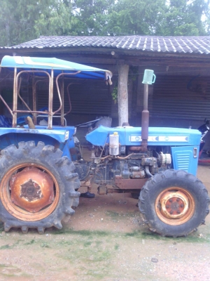 สีนวนจัดให้ แช้ม 304  30แรง เครื่องดี สภาพสวย พวงมาลัยพาวเวอร์ รถพร้อมใช้งาน สนใจติดต่อ 089-9638932