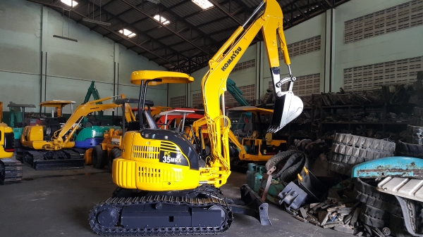 ขาย รถขุด KOMATSU รุ่น PC35MR-1- มือสองญี่ปุ่น แทรกเหล็ก  สวยพร้อมใช้งาน ระบบทำงานไว มือถือ/LINE ID : 0818753444