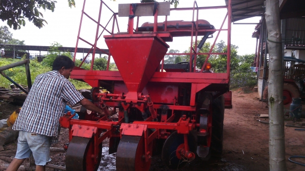 ขายเครื่องปลูกอ้อยร่องคู่