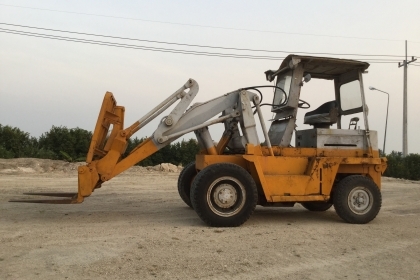 ขายรถตักล้อยาง TCM SD22 (สภาพดี) ขายรถตักล้อยาง TCM SD22 (สภาพดี)