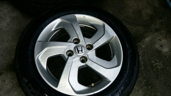 ล้อแม็กซ์ New city พร้อมยาง 175 65 15 สภาพสวย