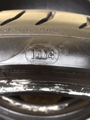 ขายยาง PIRELLI P-ZERO (RUNFLAT) 225-35-20,255-30-20 ปี14 ดอกสวยจัด ชุดละ 12,500 บาท