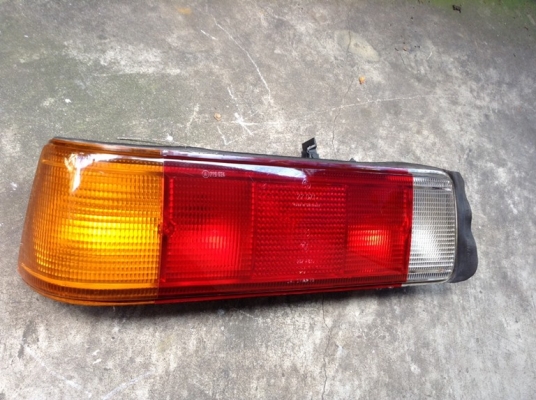 เศษไฟท้ายBMW E21 คางเหล็ก แผงคอไฟเบอร์ รับหล่อไฟเบอร์ ไฟเบอร์ E30 W202 W123 Volvo960  740  940 พอมี