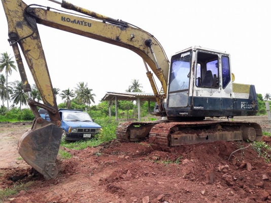 ขายโคมัสสุ120-5 ตัวเดินใหญ่รุ่นพิเศษ เฟรมหนา รำทำงานไว เครื่องเดิมปั้มเดิม