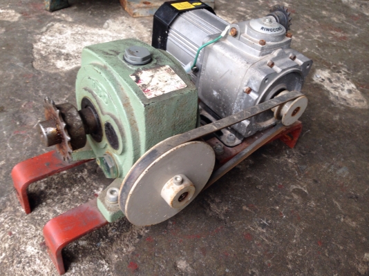 ขายมอเตอร์เกียร์ Shinpo 60W 220V made in Japan รุ่นปรับรอบได้ พร้อมแท่นและหัวเกียร์ทดรอบ สภาพสวยมาก หมุนนิ่ม พร้อมใช้งาน