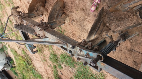 ผาลสามใส่รถไถฟอร์ด ผาลสามใส่รถไถฟอร์ด