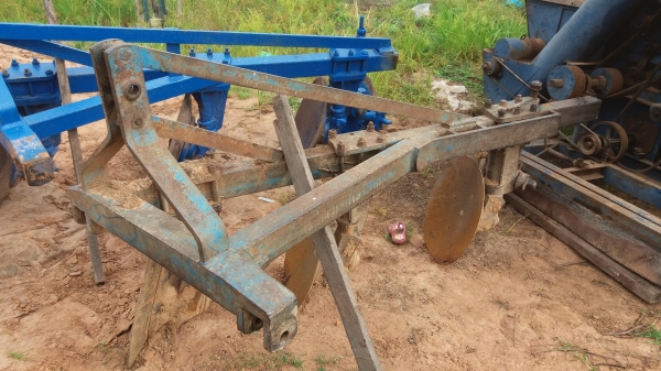 ผาลสามใส่รถไถฟอร์ด ผาลสามใส่รถไถฟอร์ด