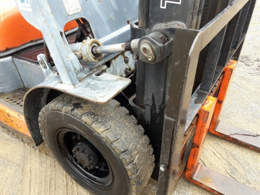 ขายรถยก TOYOTA 6FG20 เครื่องเบนซิน 5k เสาสูง 3 เมตร ยกได้ 2 ตันเกียร์ธรรมดา รถนอกนำเข้า ติดต่อ 098-7962549