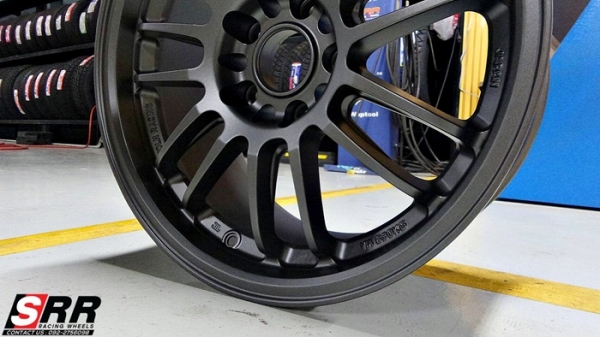 RE30 PARODI ขอบ17 5X114.3 สีกันเมทาลิก