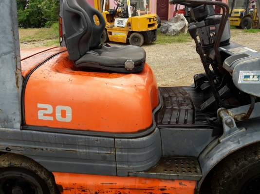 ขายรถยก TOYOTA 6FG20 เครื่องเบนซิน 5k เสาสูง 3 เมตร ยกได้ 2 ตัน เกียร์ธรรมดา รถนอกนำเข้า ติดต่อ 098-7962549