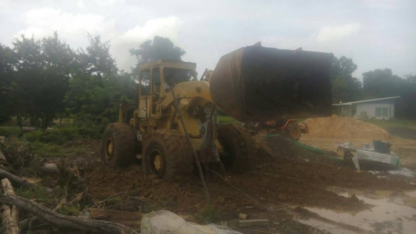 ขายรถตักล้อยาง เอวอ่อน ราคา350,000 สนใจโทร 090-8588220คุณนะ 093-3258446คุณบิว หรือเข้าดูสินค้าอื่นๆได้ที่ www.narong2truck.com หรือ www.truck.in.th/498 หรือเพจFacebook ณรงค์ ซื้อขายรถมือสอง (เว็บไซต์ส่วนตัว) หรือFacebook คุณนะ รถบรรทุก