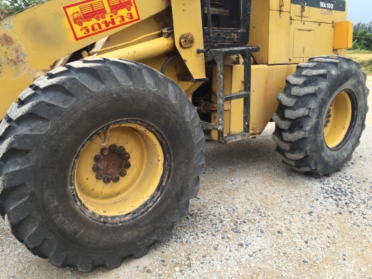รถตัก KOMATSU 510. สนใจติดต่อ 081 - 6079515