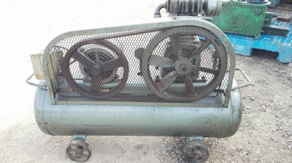 ** SOLD ** ปั้มลมญี่ปุ่น IWATA 2 HP ถังจุ 100 ลิตร ลงตู้สดนอกเสียงนุ่มๆมาเทสได้