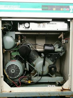 ปั้มลมตู้เก็บเสียงญี่ปุ่น BEBICON HITACHI รุ่น PACKAGE OILFREE 3 HP มีระบบ AIR DRYER ลงตู้สดนอกเงาๆมาเทสก่อนได้