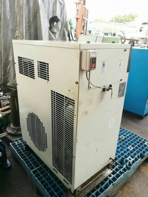 ปั้มลมตู้เก็บเสียงญี่ปุ่น BEBICON HITACHI รุ่น PACKAGE OILFREE 3 HP มีระบบ AIR DRYER ลงตู้สดนอกเงาๆมาเทสก่อนได้