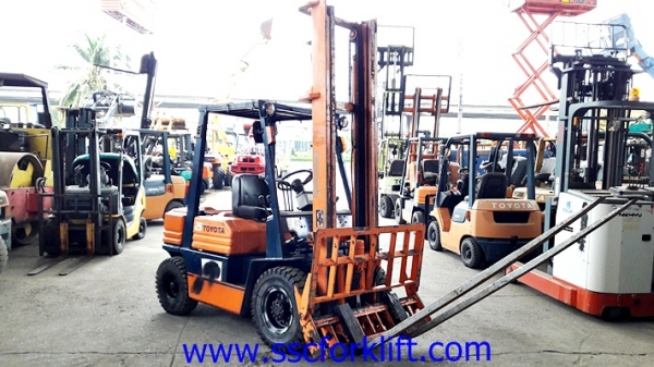 ขายรถยก TOYOTA 5FD25 เสาสูง 4.5 เมตร งาฮิ้งฟอร์ค ขายรถยก TOYOTA 5FD25 เสาสูง 4.5 เมตร งาฮิ้งฟอร์ค