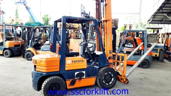 ขายรถยก TOYOTA 5FD25 เสาสูง 4.5 เมตร งาฮิ้งฟอร์ค ขายรถยก TOYOTA 5FD25 เสาสูง 4.5 เมตร งาฮิ้งฟอร์ค